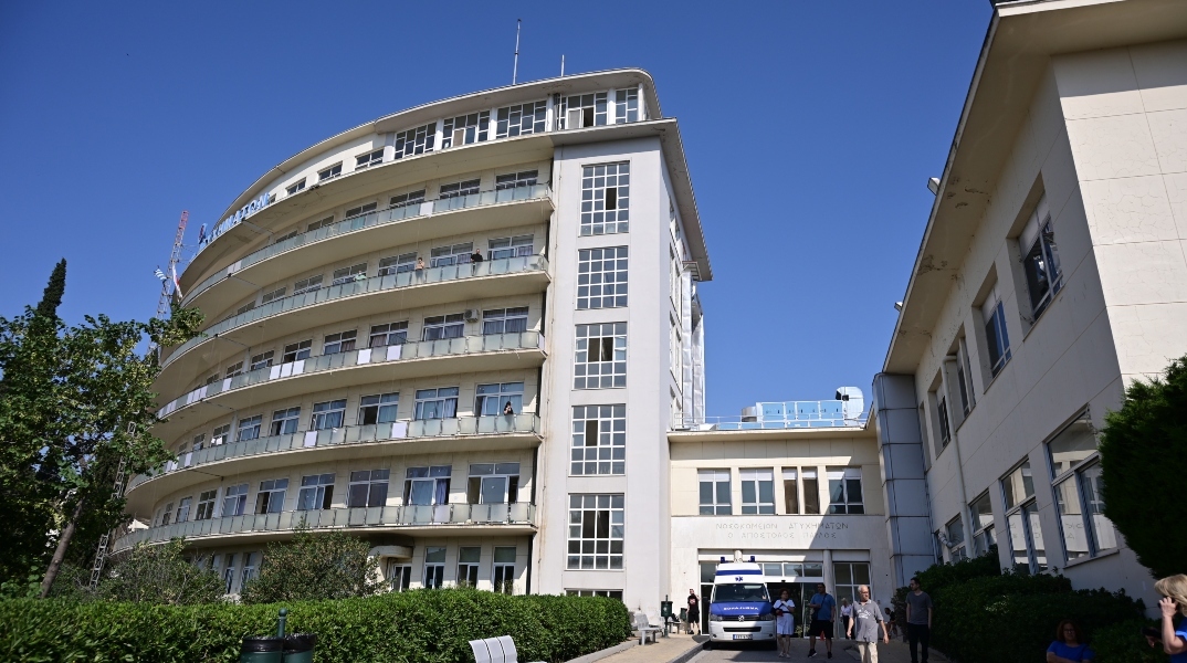 Αποσωληνώθηκε η 16χρονη που παρασύρθηκε από τον ανήλικο στη Λιοσίων