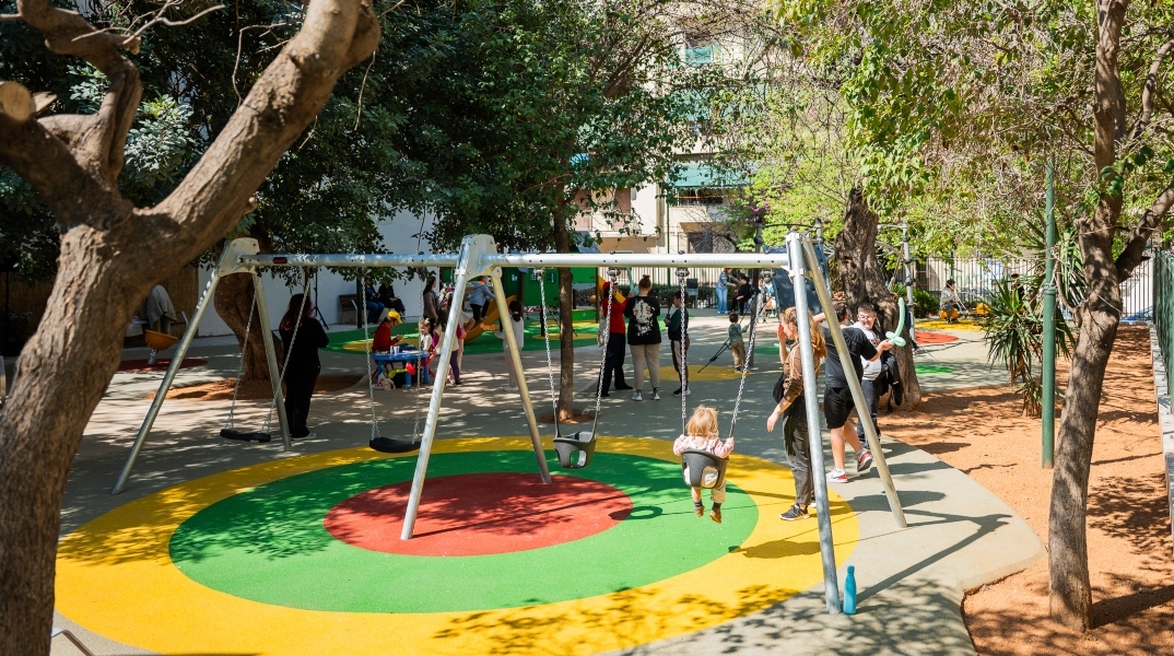 Δήμος Αθηναίων: Οκτώ νέες παιδικές χαρές παραδίδονται τον Απρίλιο και τον Μάιο