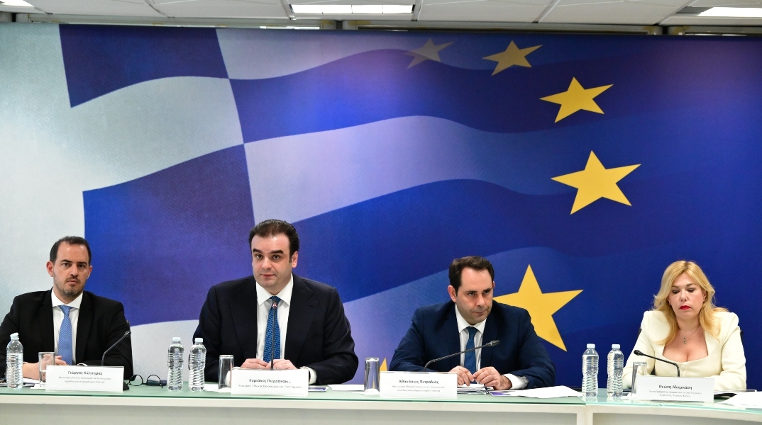 Νέα μέτρα στήριξης: Ο Πιερρακάκης εξειδίκευσε το πακέτο των 8 μέτρων που ανακοίνωσε ο πρωθυπουργός