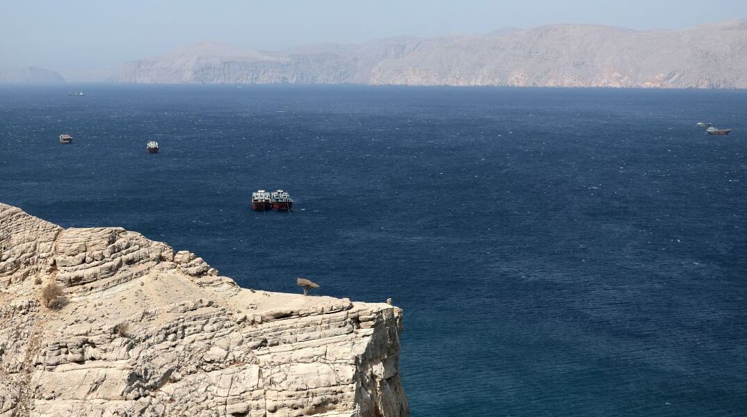 Πλοία στα Στενά του Ορμούζ