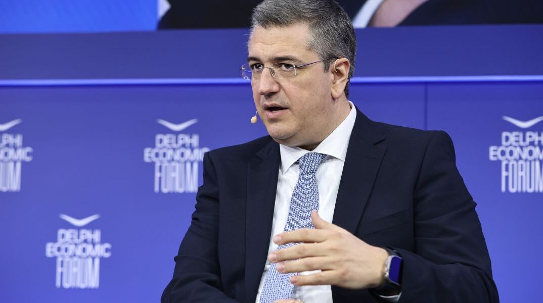 Τζιτζικώστας: Τα αεροπορικά καύσιμα επαρκούν μέχρι τις αρχές Ιουνίου