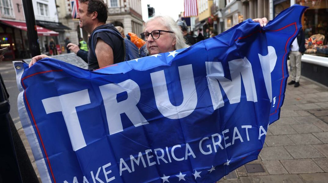 Διπλωματική αποστολή Καρόλου στις ΗΠΑ για να «σώσει» τις σχέσεις με τον Τραμπ