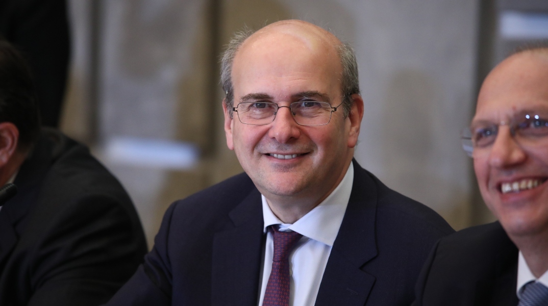 Χατζηδάκης: Μειώσεις φόρων και στήριξη ευάλωτων η κατεύθυνση της κυβέρνησης 