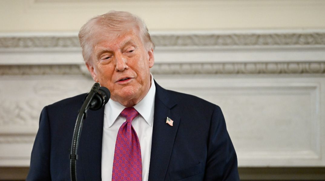 Εντολή Τραμπ στο Ναυτικό των ΗΠΑ: «Θα πυροβολεί σκάφη που ναρκοθετούν τα Στενά του Ορμούζ»