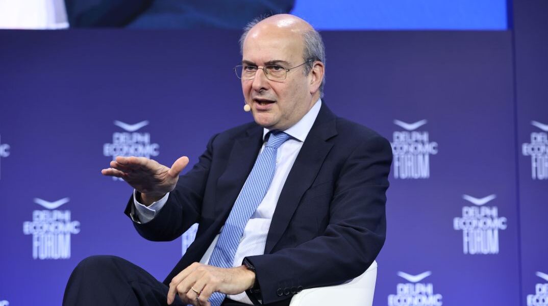 O Κωστής Χατζηδάκης στο Οικονομικό Φόρουμ των Δελφών