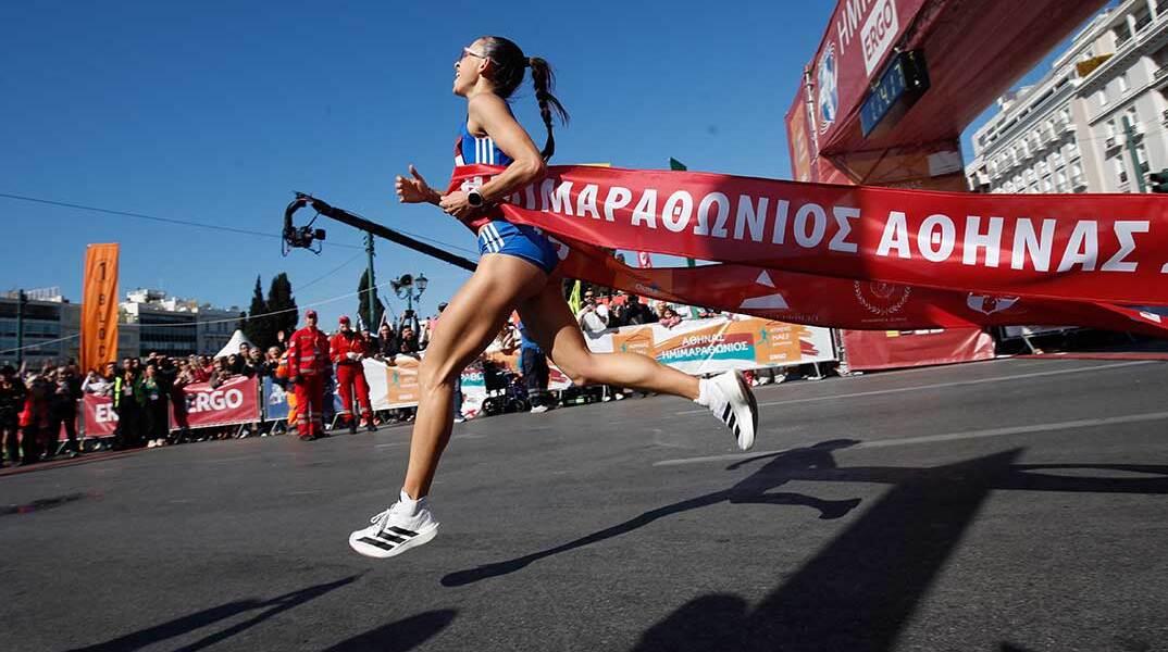 Τερματισμός αθλήτριας στον Αυθεντικό Μαραθώνιο Αθήνας