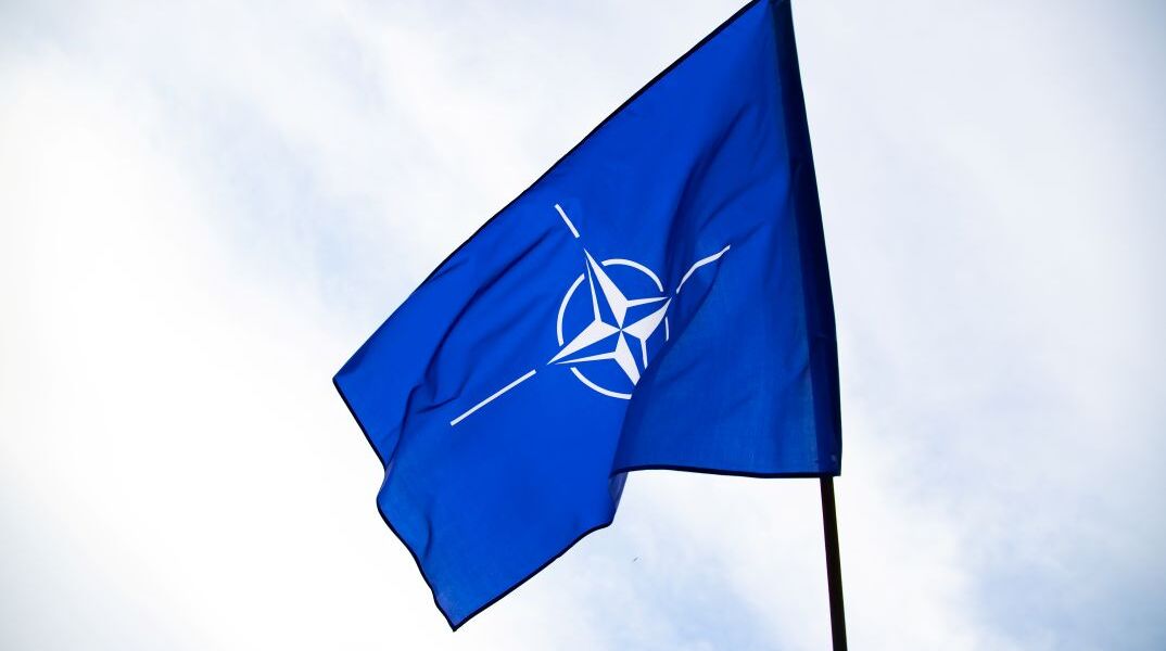 H σημαία του ΝΑΤΟ