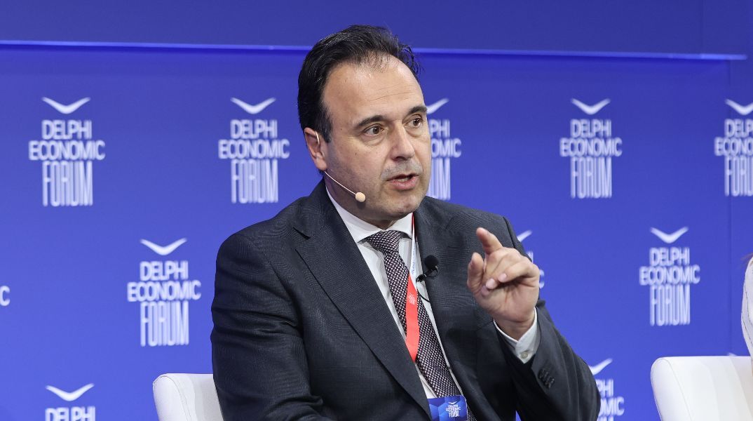 Παπαστεργίου από Φόρουμ Δελφών: Πρέπει να τελειώνουμε με την ανωνυμία στο διαδίκτυο