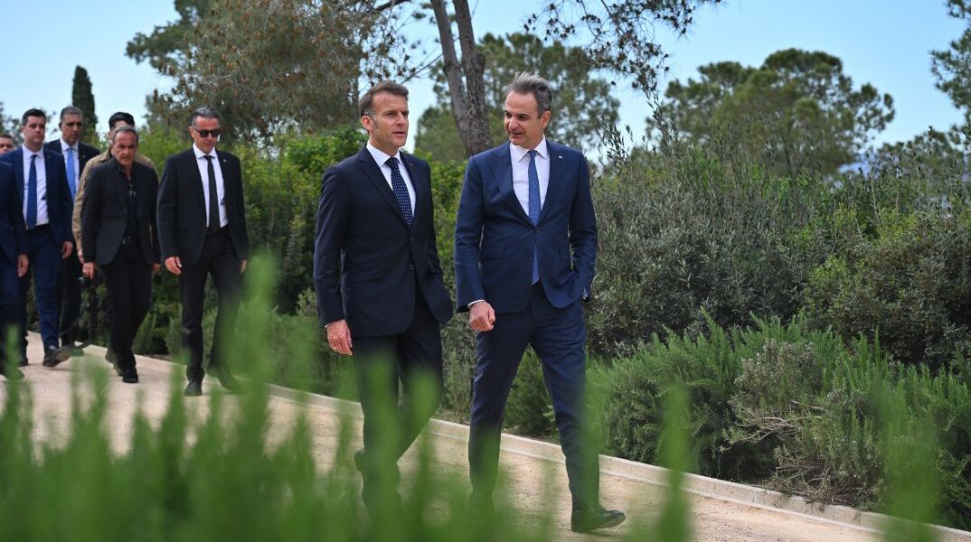 ΕΠΙΣΚΕΨΗ ΤΟΥ ΠΡΩΘΥΠΟΥΡΓΟΎ ΚΥΡΙΑΚΟΥ ΜΗΤΣΟΤΑΚΗ ΚΑΙ ΤΟΥ ΠΡΟΕΔΡΟΥ ΤΗΣ ΓΑΛΛΙΑΣ EMMANUEL MACRON ΣΤΗΝ ΕΚΘΕΣΗ "ΑΝΑΖΗΤΩΝΤΑΣ ΤΗΝ ΑΝΑΤΟΛΗ. ΔΙΑΣΤΑΥΡΟΥΜΕΝΕΣ ΠΟΡΕΙΕΣ ΑΡΧΑΙΟΛΟΓΩΝ" (POOL/ΝΙΚΟΣ ΧΑΛΚΙΟΠΟΥΛΟΣ/ΙΝΤΙΜΕ/EUROKINISSI)