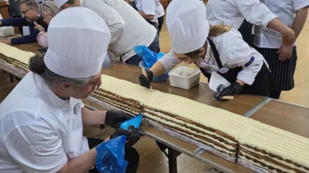 50.000 σαβαγιάρ και 3.000 αυγά για το πιο εντυπωσιακό τιραμισού που έγινε ποτέ