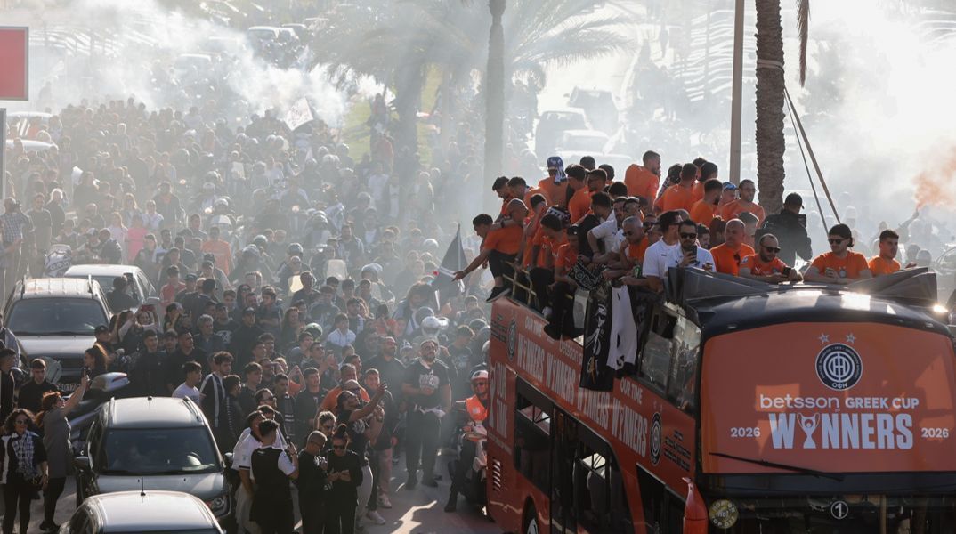 Πανζουρλισμός στο Ηράκλειο για τον κυπελλούχο ΟΦΗ - Απίθανες εικόνες από την Κρήτη