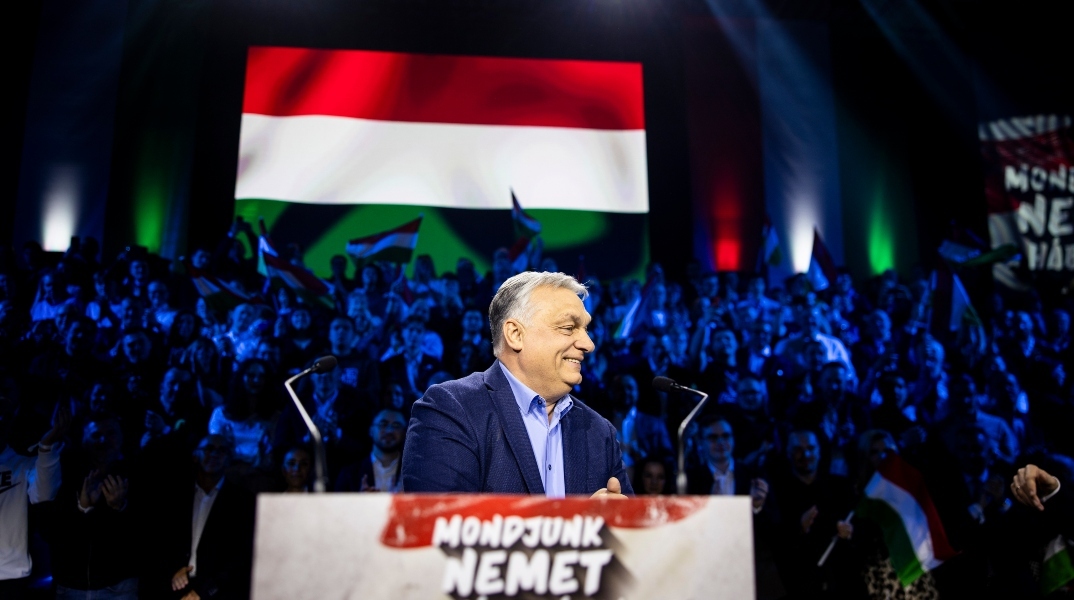 Συνεργάτες του Όρμπαν βγάζουν τις περιουσίες τους από τη χώρα μετά την ήττα στις εκλογές 