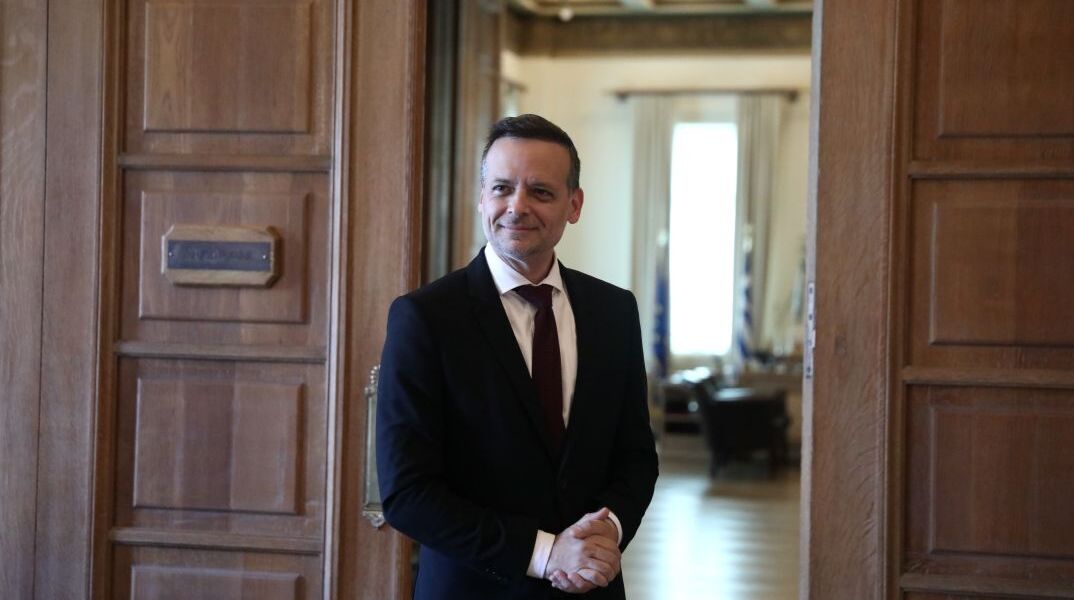 O Χάρης Δούκας