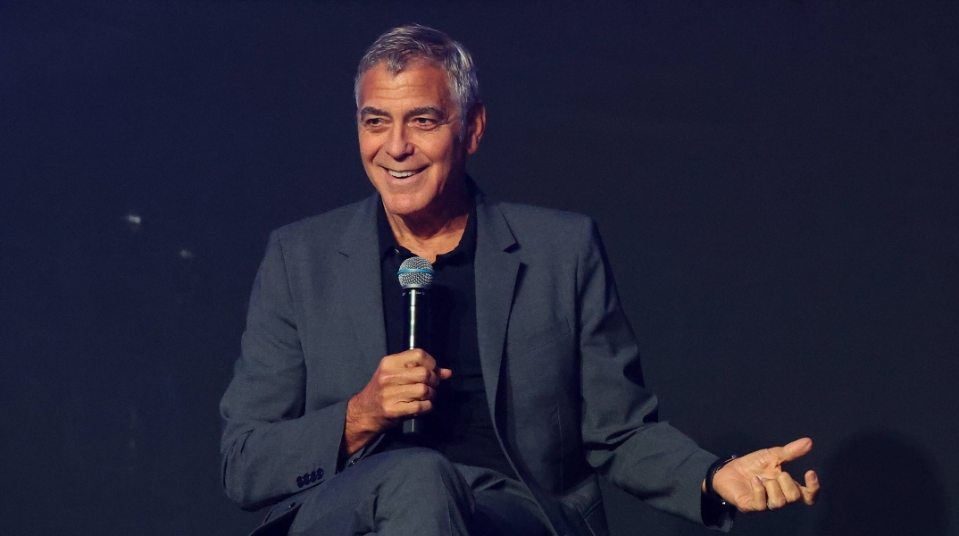 Ο Κλούνεϊ δέχεται επικρίσεις αφού υπερασπίστηκε το αστείο του Κίμελ για την «μέλλουσα χήρα» Μελάνια 