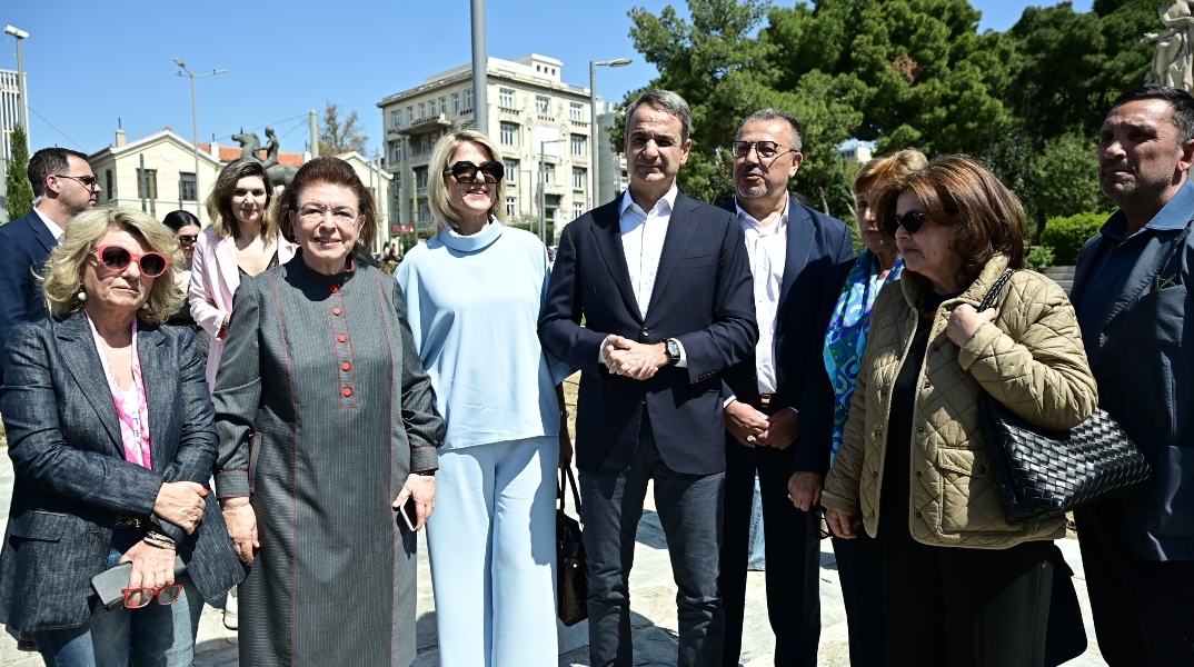 Ο Κυριάκος Μητσοτάκης επισκέφτηκε τα έργα ανάπλασης στη λεωφόρο Βασιλίσσης Όλγας 