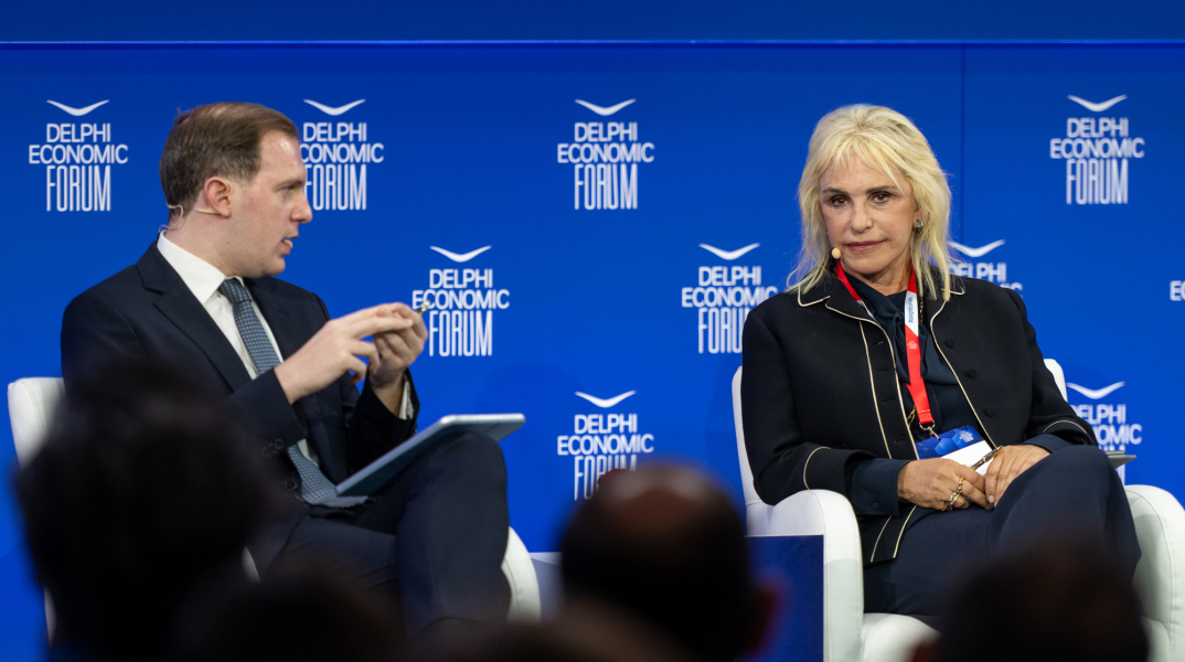 Ο δημοσιογράφος Γιώργος Ευγενίδης και η πρόεδρος του ΟΦΕΤ Ιουλία Τσέτη