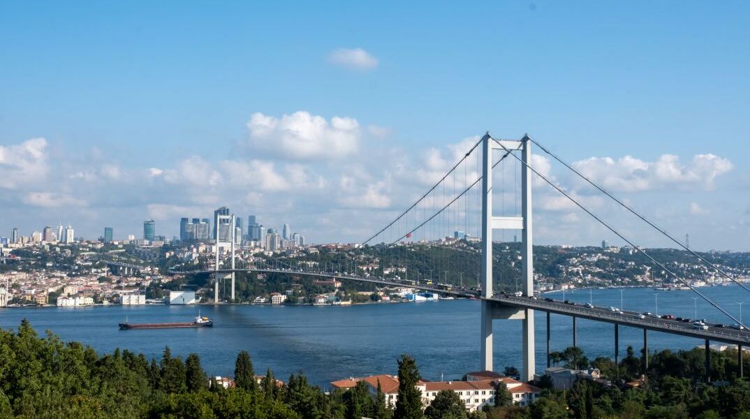 Η γέφυρα στα Στενά του Βοσπόρου, στην Κωνσταντινούπολη