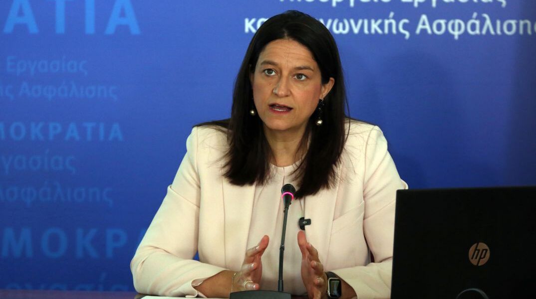 Υπουργείο Εργασίας: Λαϊκίστικη η πρόταση του ΠΑΣΟΚ για μειωμένο ωράριο εργασίας