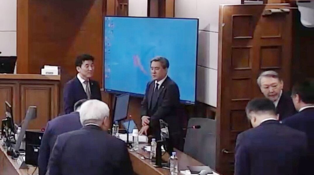 O πρώην πρόεδρος της Νότιας Κορέας στην αίθουσα του δικαστηρίου στη Σεούλ