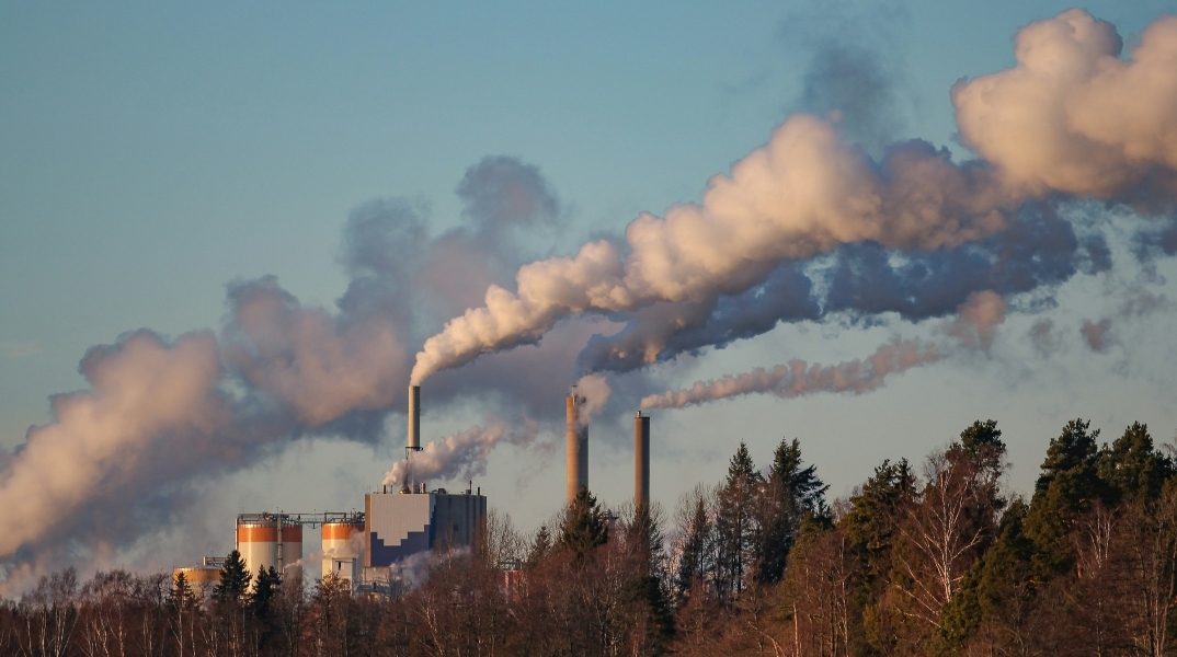 Η έκθεση σε ατμοσφαιρική ρύπανση κατά την κύηση συνδέεται με μειωμένη ανάπτυξη των μωρών	