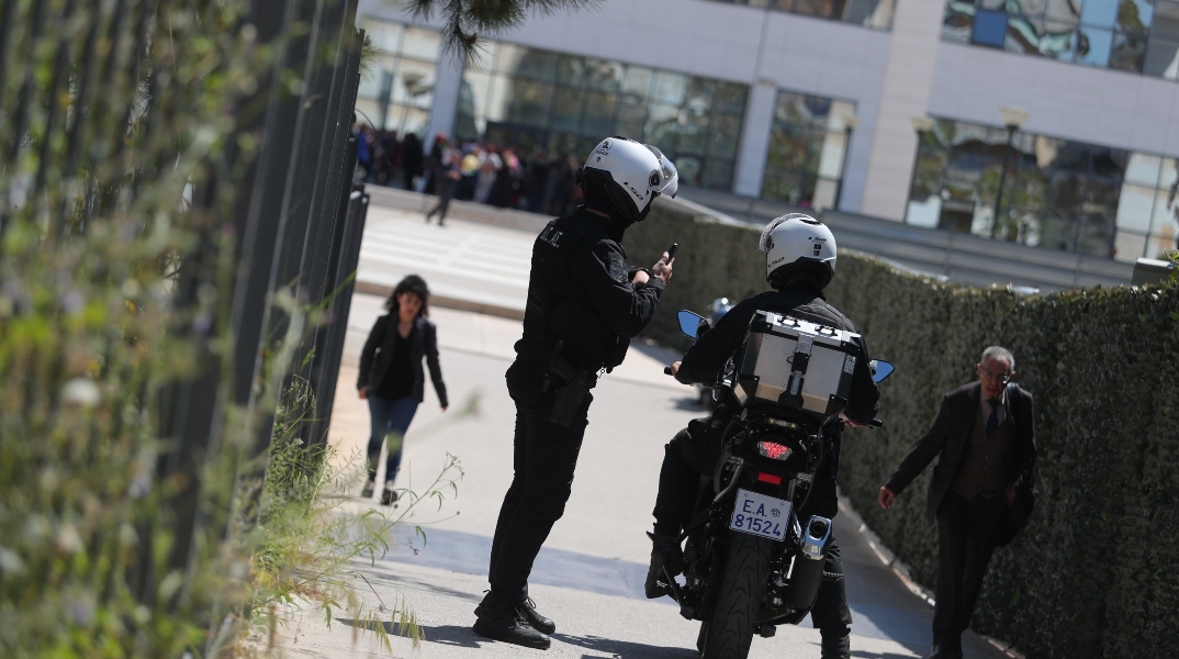 Στη ΓΑΔΑ απολογείται ο 89χρονος μετά τους πυροβολισμούς και την Τετάρτη οδηγείται στον εισαγγελέα