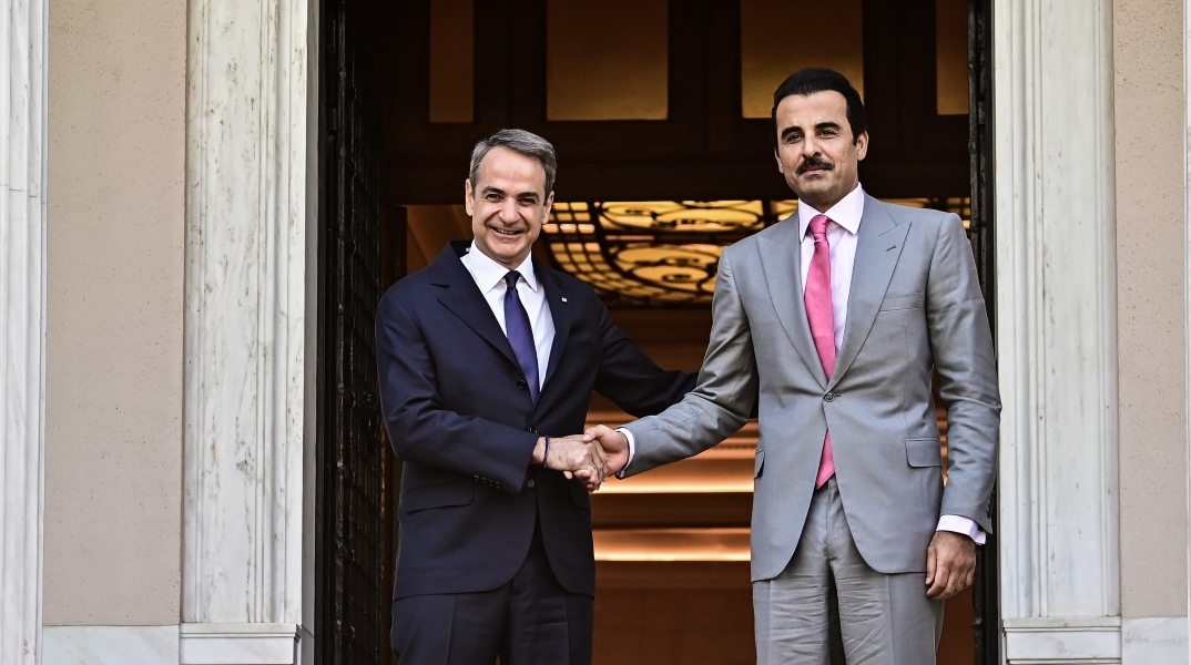 Συνάντηση Μητσοτάκη με τον Εμίρη του Κατάρ: Νέες επενδύσεις και έπαινοι για την ελληνική οικονομία