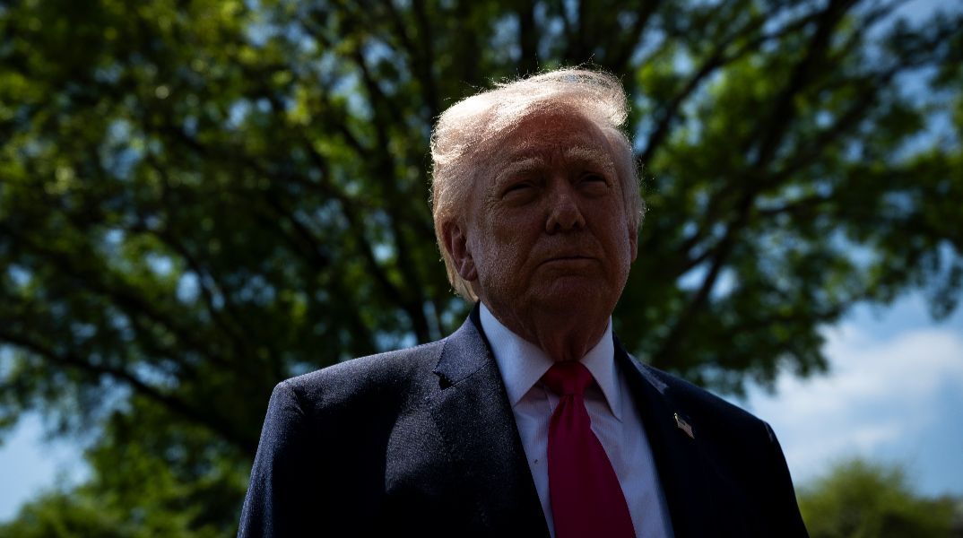 Explainer | Γιατί οι δικαστικές ήττες του Τραμπ δεν ανακόπτουν την εκστρατεία του κατά των ΜΜΕ