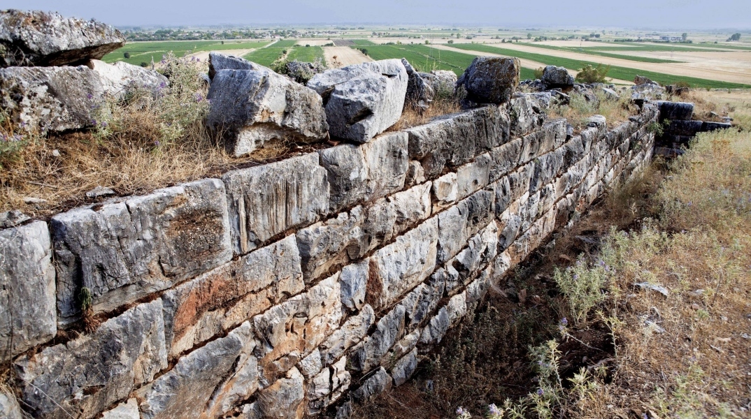 ΥΠΠΟ: Έργα αποκατάστασης και ανάδειξης της ακρόπολης της Αρχαίας Πέλιννας