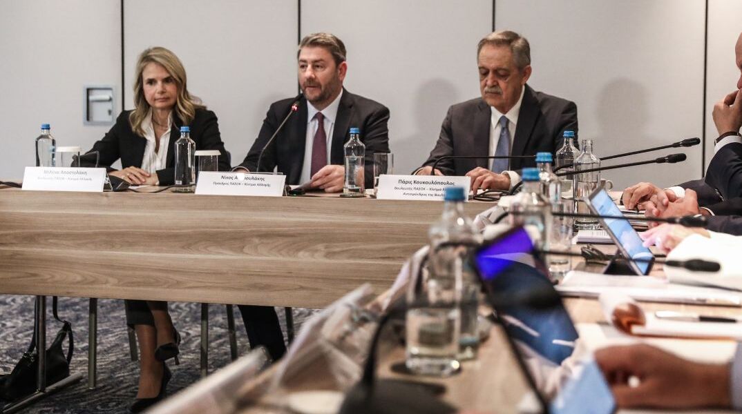 Πρόταση του ΠΑΣΟΚ για έκτακτη φορολόγηση στην κερδοφορία των τραπεζών 