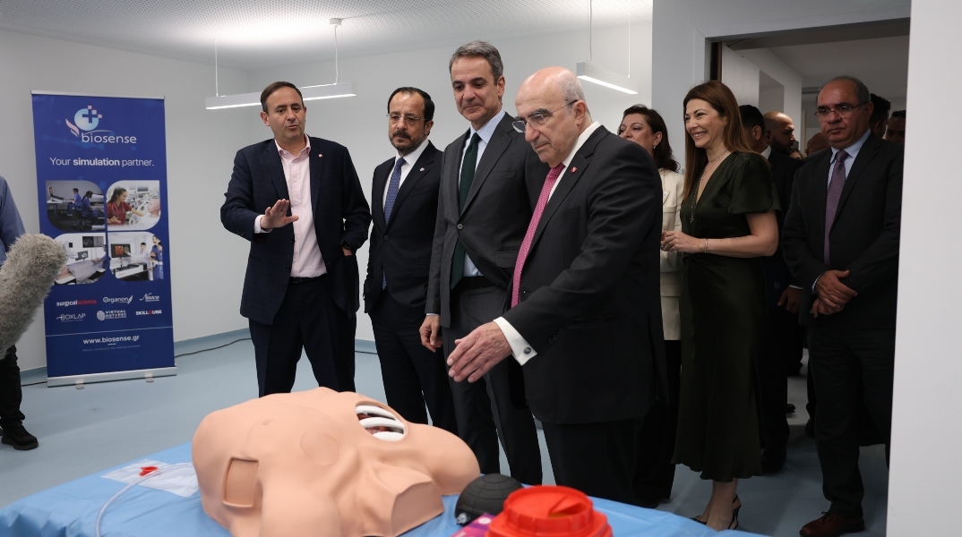 Μητσοτάκης και Χριστοδουλίδης στα εγκαίνια του παραρτήματος του Πανεπιστημίου Λευκωσίας στην Αθήνα