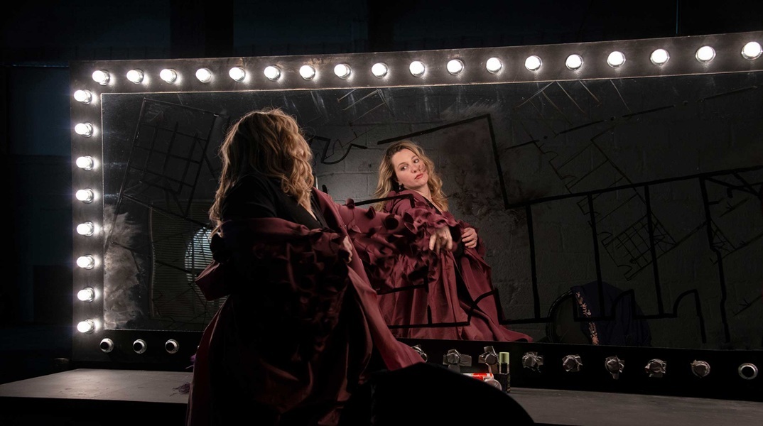 Μπουμπουλίνας 18, Θέατρο του Νέου Κόσμου