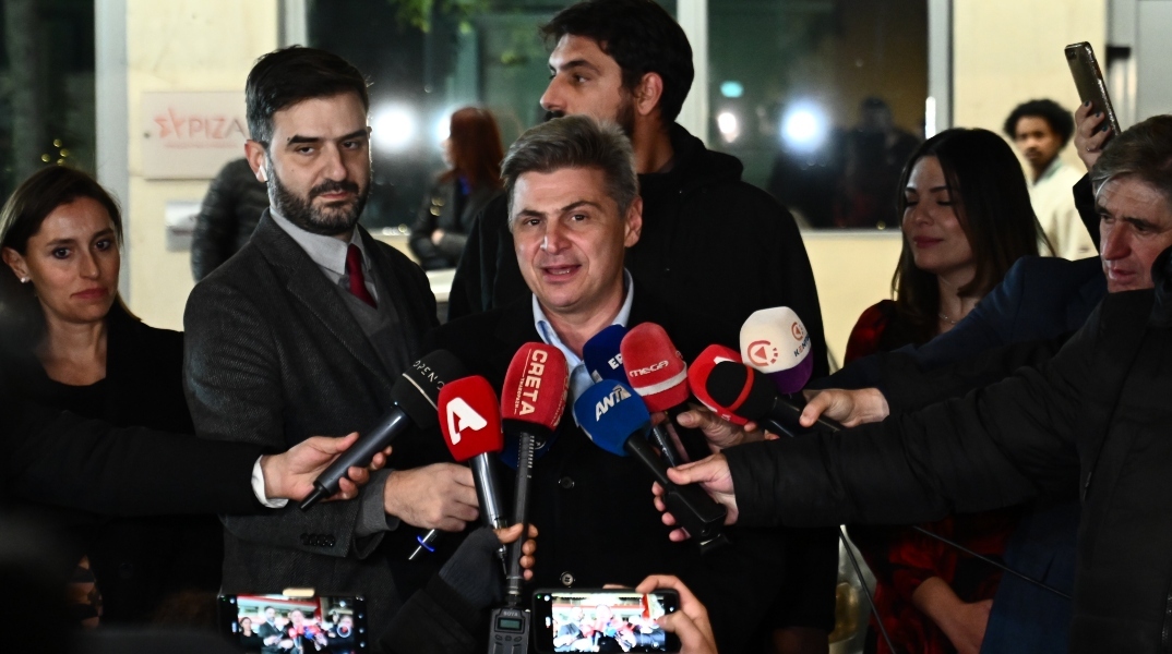 Τη συμπόρευσή του με το ΠΑΣΟΚ ανακοίνωσε ο Φαραντούρης