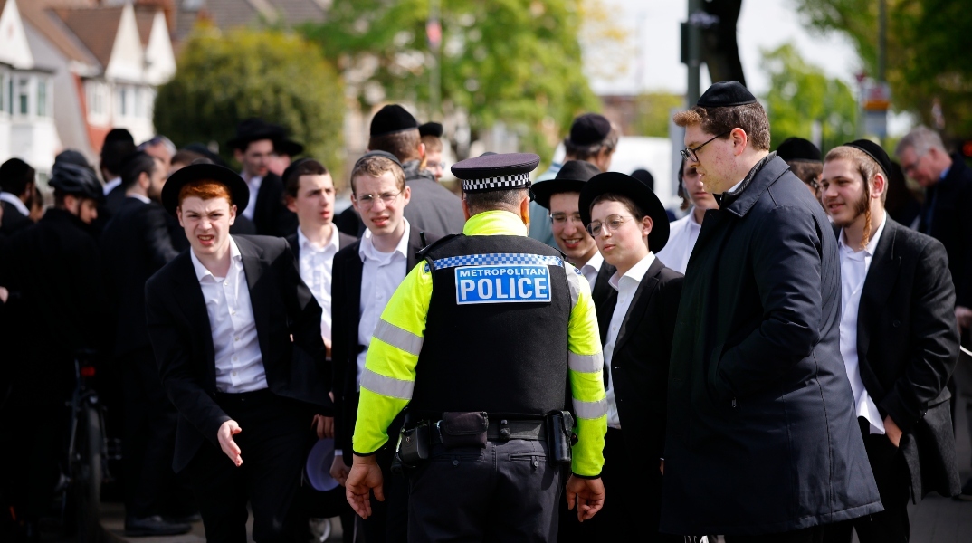 Βρετανία: Ο αντισημιτισμός αποτελεί «κατάσταση έκτακτης ανάγκης για την εθνική ασφάλεια»