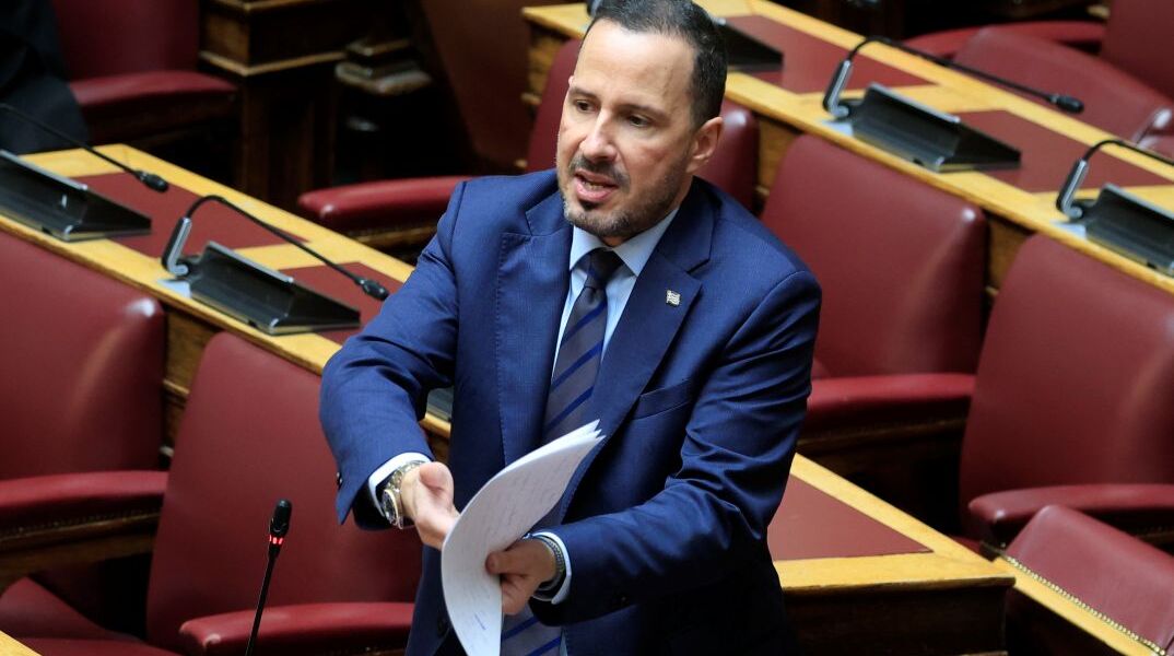 Ο Kώστας Χήτας στη Βουλή