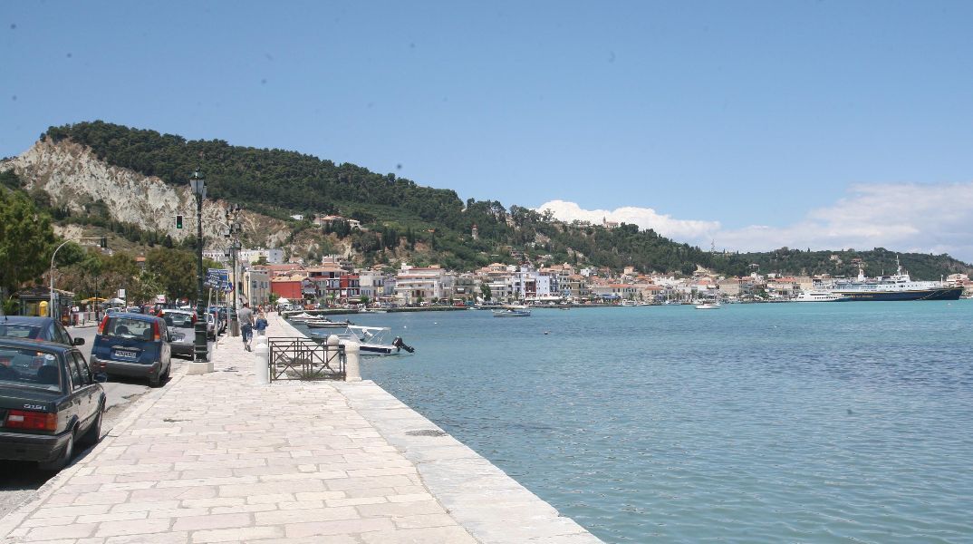Αναστάτωση στο λιμάνι της Ζακύνθου: Πλοίο me 670 επιβάτες προσέκρουσε στο μόλο κατά την πρόσδεση