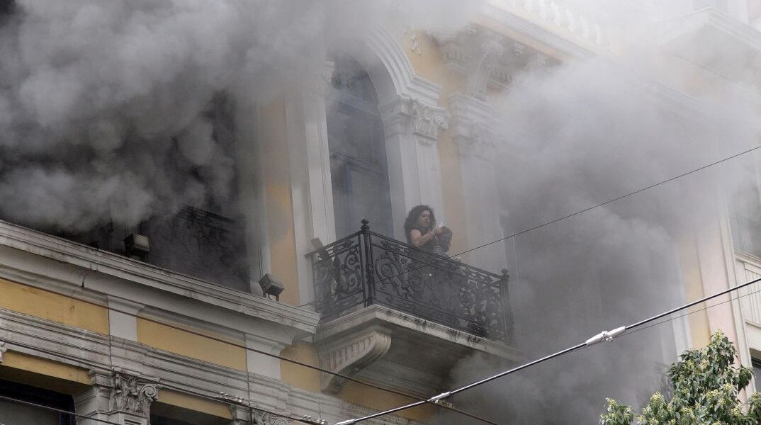 Η τραγωδία στη Μαρφίν, με τους τρεις νεκρούς εργαζόμενους στις 5 Μαϊου 2010