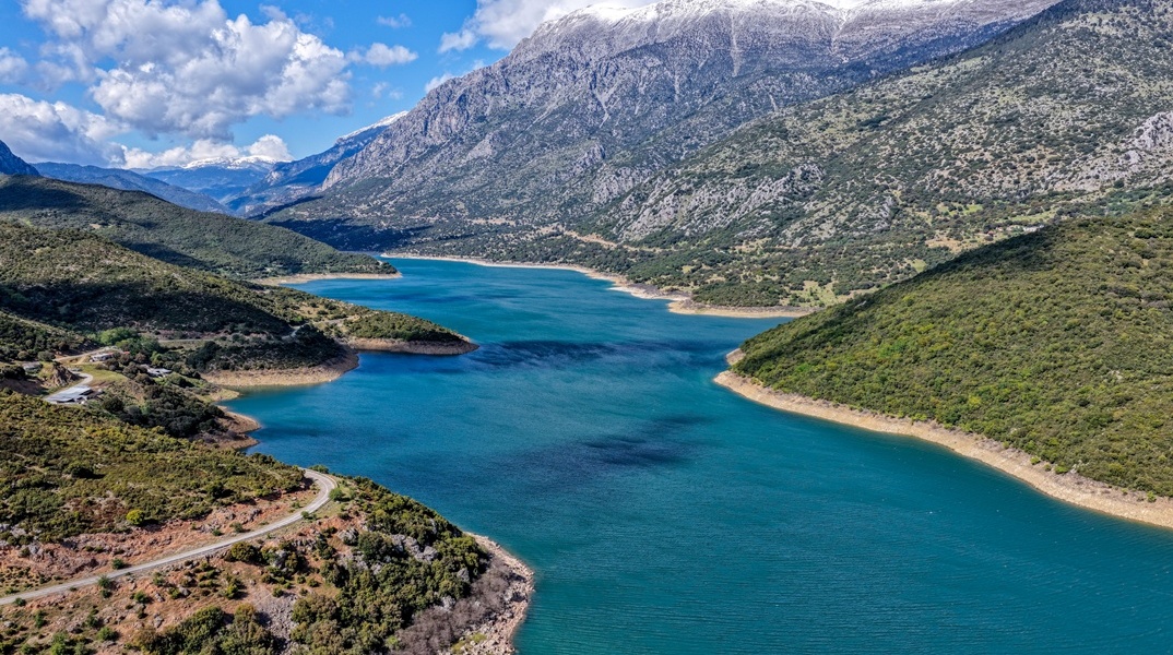 Λίμνη Μόρνου: Σε υψηλά επίπεδα η στάθμη, βυθίστηκε πλήρως το χωριό Κάλλιο - Δείτε εικόνες
