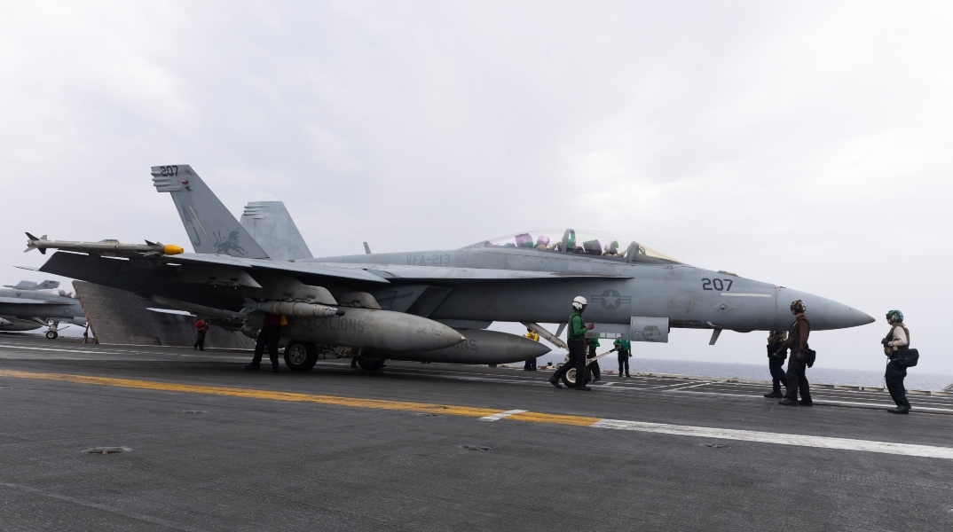 CENTCOM: Οι ΗΠΑ χτύπησαν με F-18 ιρανικό τάνκερ που κατευθυνόταν σε λιμάνι του Ιράν