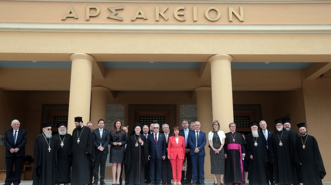 Επίσκεψη Βαρθολομαίου στα Αρσάκεια Σχολεία Ψυχικού: «Η ζωή δεν είναι ψηφιακή» - Τι δήλωσε για την ΤΝ