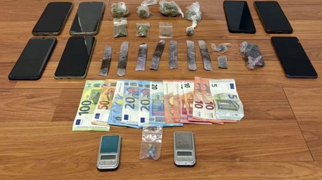 Ναρκωτικά και χαρτονομίσματα
