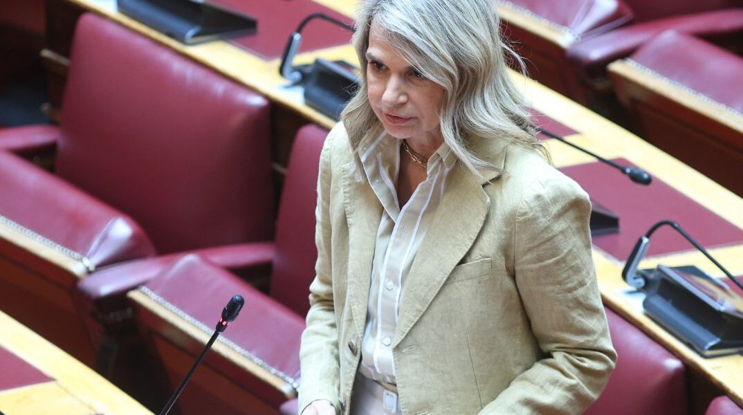 Μιλένα Αποστολάκη: «Οι συμβασιούχοι στους δήμους δεν μπορεί να ζουν σε μόνιμη ομηρεία»