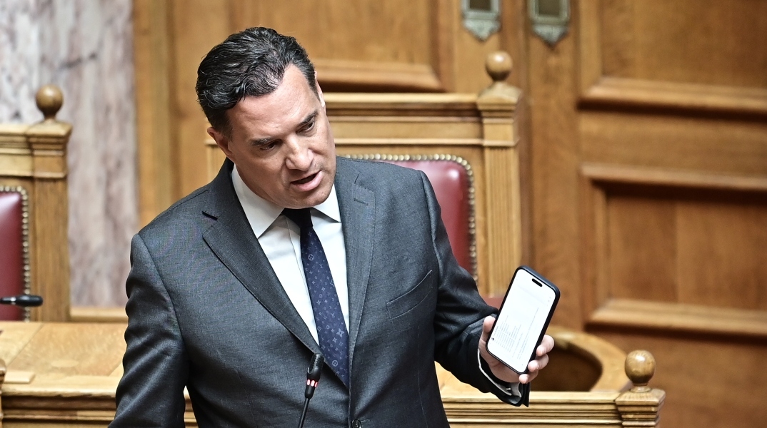 Διαψεύδει ο Γεωργιάδης: Δεν είμαι εγώ ο άνδρας στη φωτογραφία