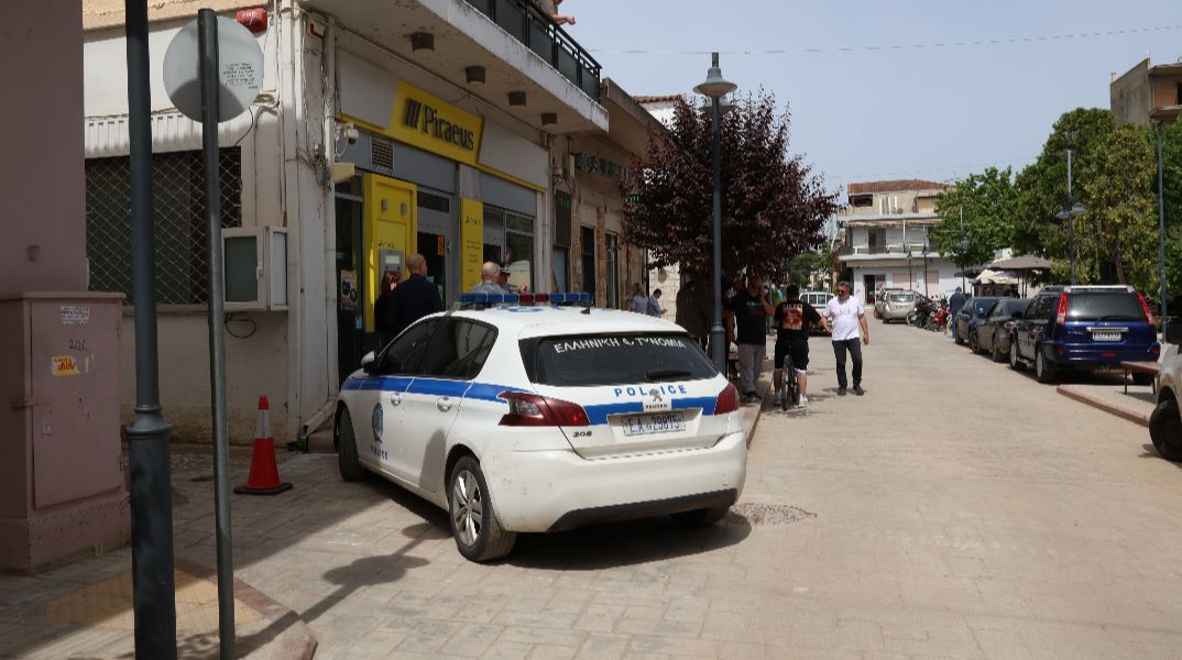Ληστεία σε τράπεζα στην Κάτω Τιθορέα: Πώς «χτύπησαν» οι δράστες - Oι ομοιότητες με τη ληστεία στο Μεσολόγγι 