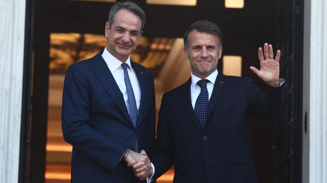 O Εμανουέλ Μακρόν και ο Κυριάκος Μητσοτάκης, στην πρόσφατη επίσκεψη του Γάλλου Προέδρου