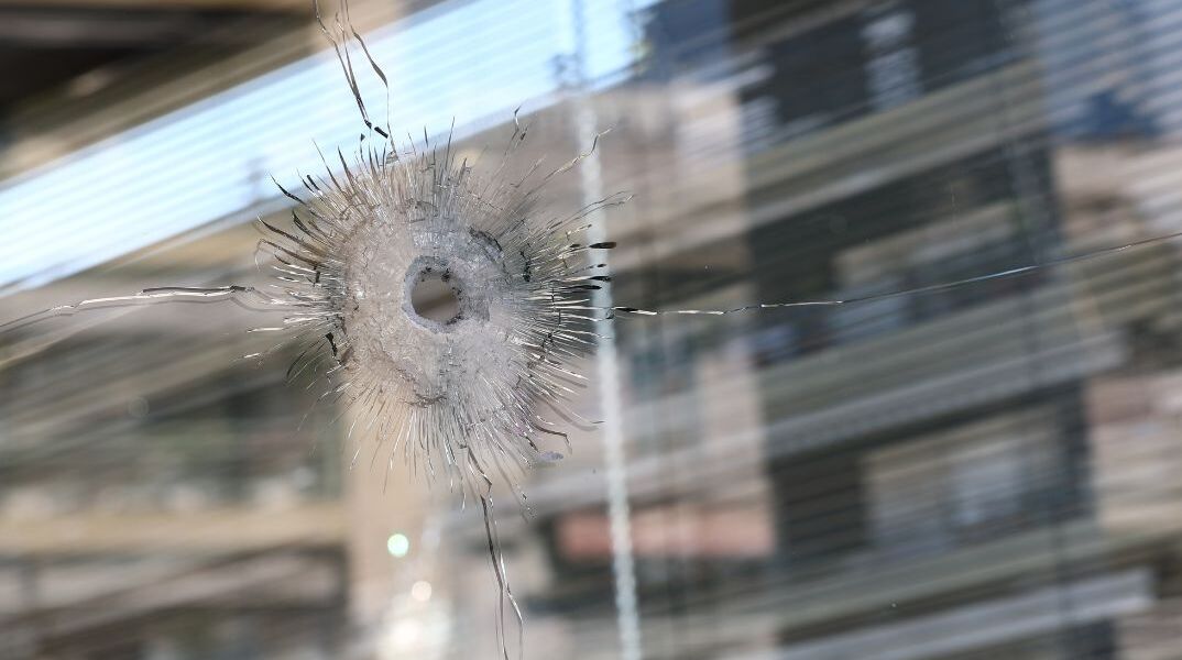 Πυροβολισμοί στη Θεσσαλονίκη με τρεις τραυματίες μετά από συμπλοκή