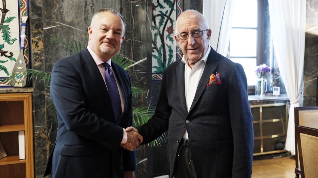 Συνάντηση του Προέδρου της Βουλής Ν. Κακλαμάνη με τον Πρέσβη του Ηνωμένου Βασιλείου