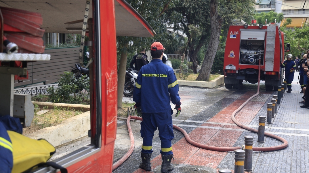 Θεσσαλονίκη: Έριξε βαζάκια με εύφλεκτο υγρό στο σπίτι της πρώην συντρόφου του