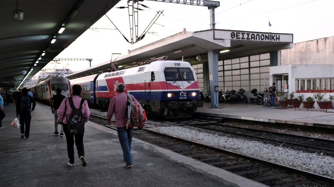 Τραγωδία στη Θεσσαλονίκη: Άνδρας σκοτώθηκε αφού πετάχτηκε μπροστά σε κινούμενο τρένο