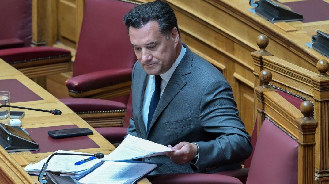 Βουλή: «Είστε άσχετος ή εκπρόσωπος συγκεκριμένης εταιρείας;» είπε ο Γεωργιάδης στον Σαλμά