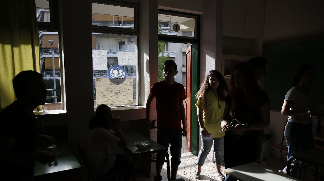 Πότε κλείνουν τα σχολεία για καλοκαίρι - Τι ισχύει σε Γυμνάσια και Λύκεια, πότε ξεκινούν οι Πανελλήνιες